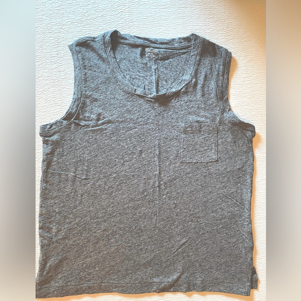 Madewell Women’s Gray Sleeveless T- Shirt with Pocket, Size Medium